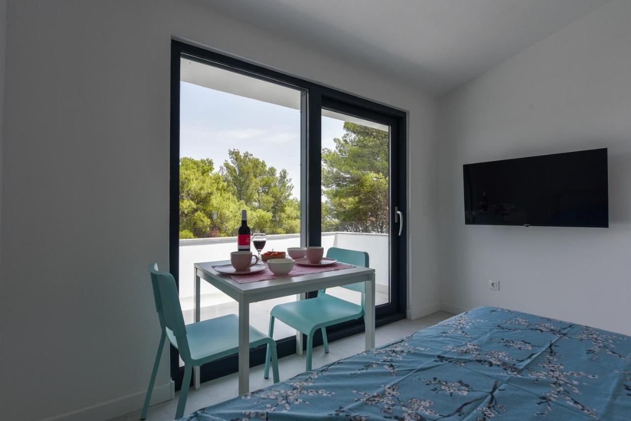 Lazaneo Seafront Apartments, 젤사 외부 사진